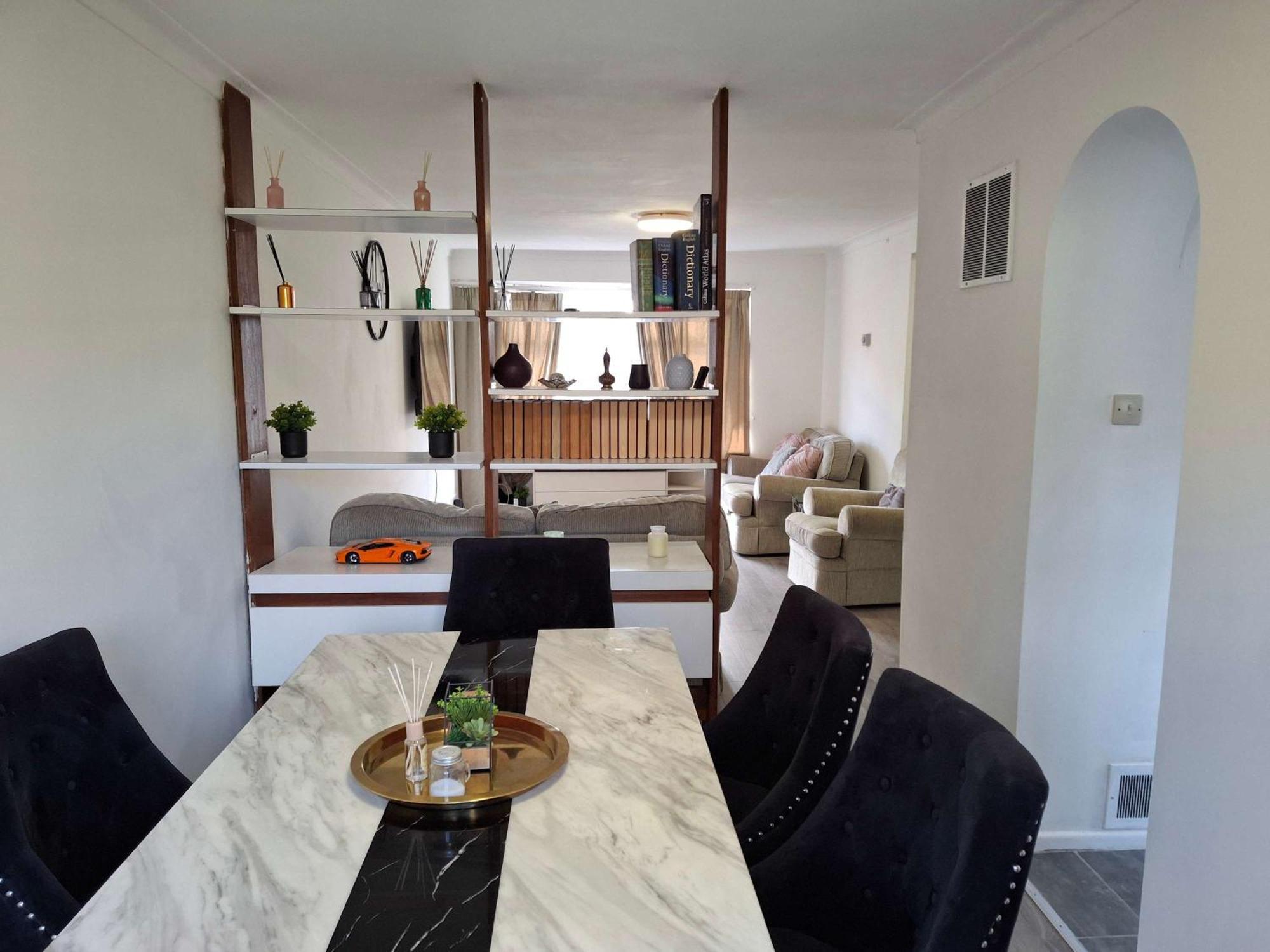 Nicely Decorated 3 Bedroom House Near Heathrow, London 스테인스 외부 사진