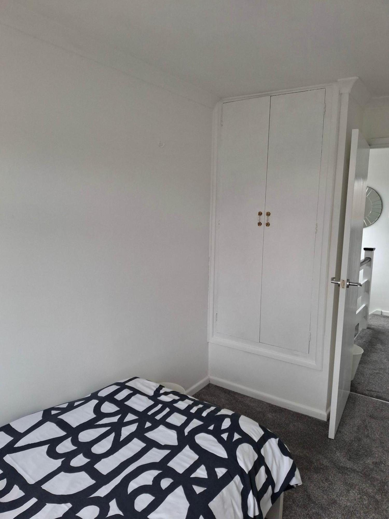 Nicely Decorated 3 Bedroom House Near Heathrow, London 스테인스 외부 사진